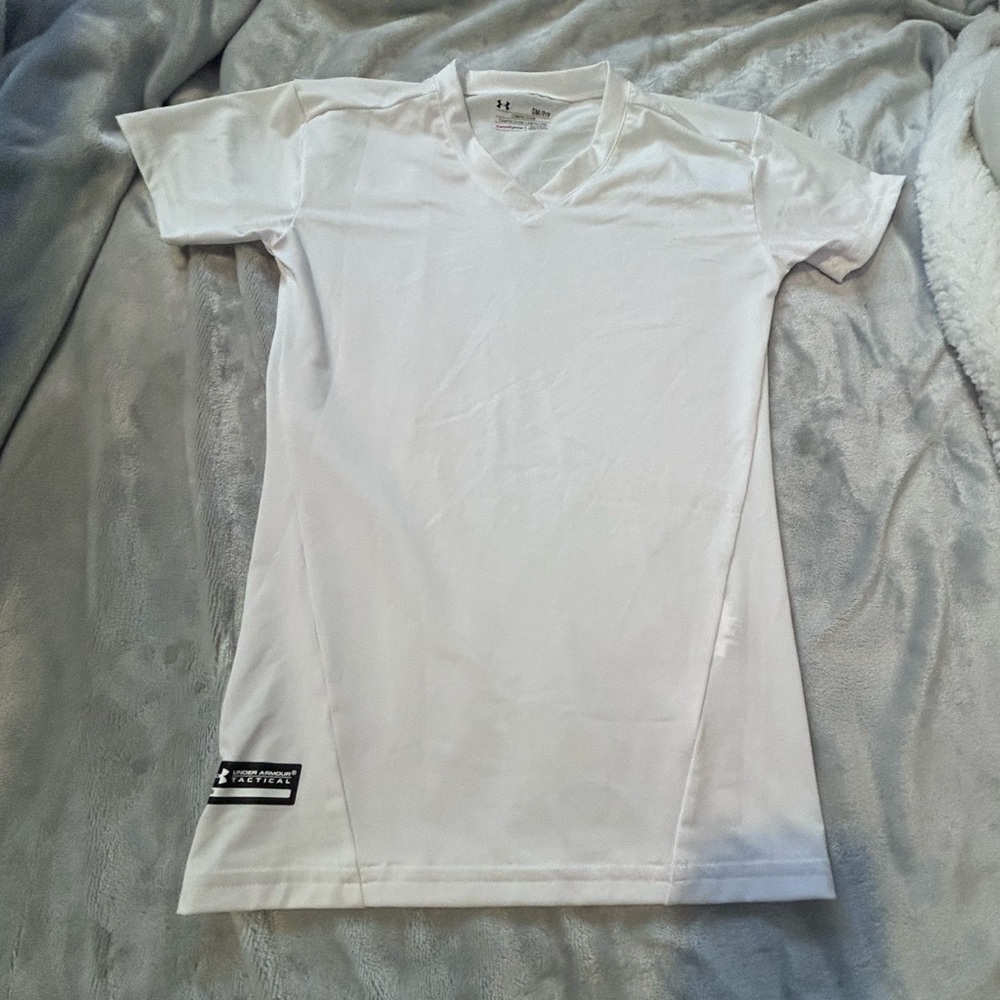 Under Armour Men’s White V-Neck Performance Shirt